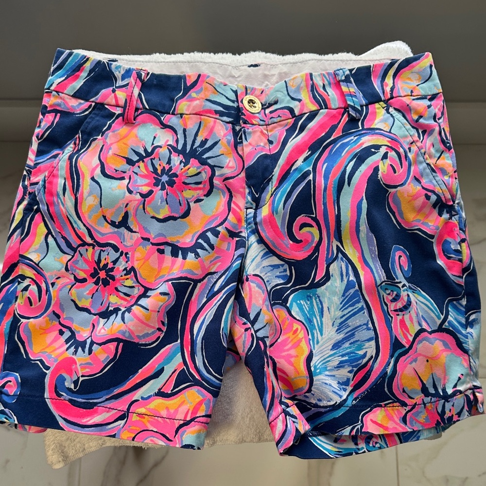 Lilly Pulitzer Jayne with 7” inseam NWOT bright vibrant blues, orange, pink